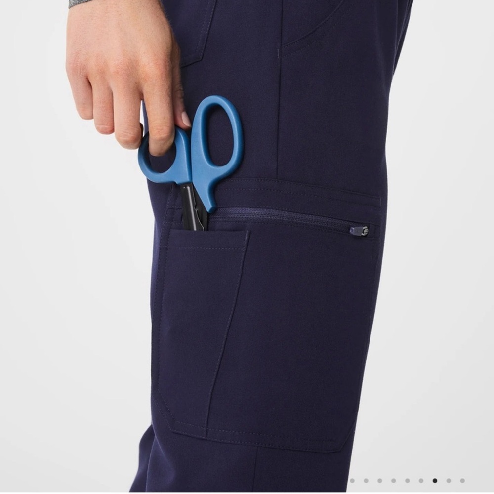 Figs Uman Relaxed Jogger Scrub Pants NWT - Picture 6 of 11